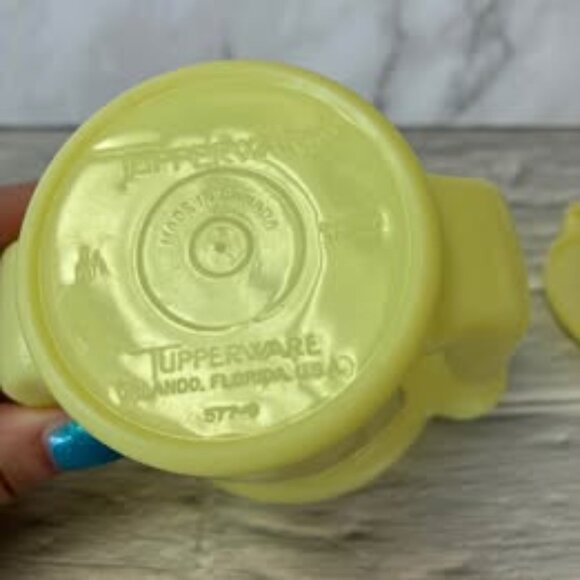 Vintage Tupperware Sugar Bowl and Creamer with Flip Top Lids - Picture 10 of 10